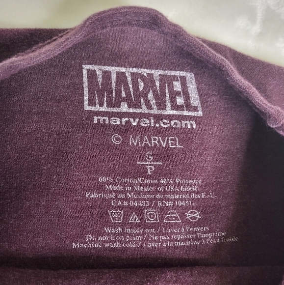 MARVEL Deadpool Christmas T-Shirt. Size Medium. - Picture 4 of 5